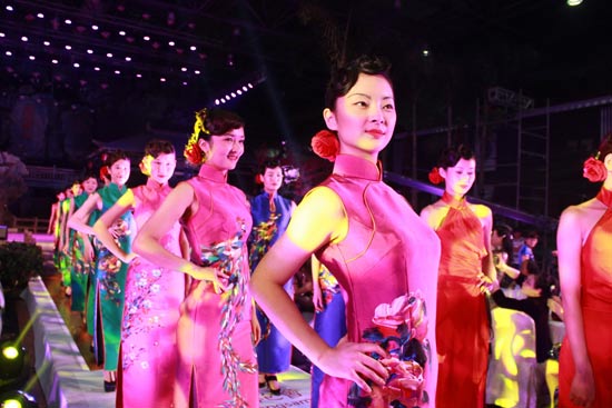 首屆中國旗袍春晚亮相北京