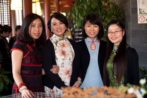 �����e�k�����ˡ����ۻ�� չ�FŮ�Ե��L��