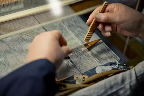 �~�z�����z��Ʒ�еĐ��R��