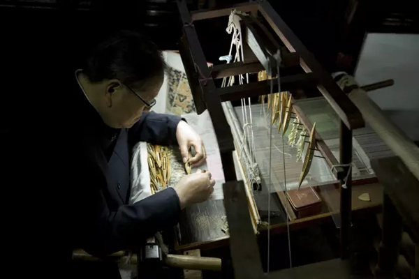 �~�z�����z��Ʒ�еĐ��R��