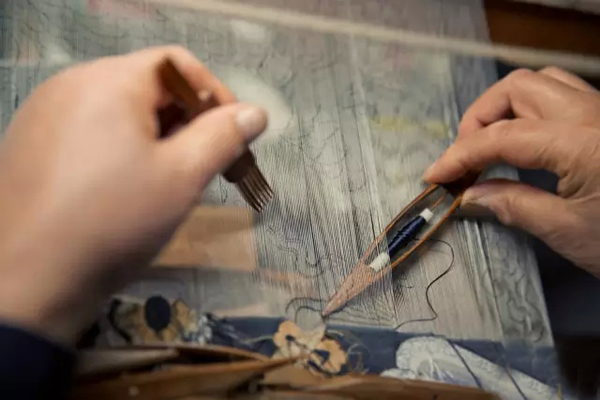 �~�z�����z��Ʒ�еĐ��R��