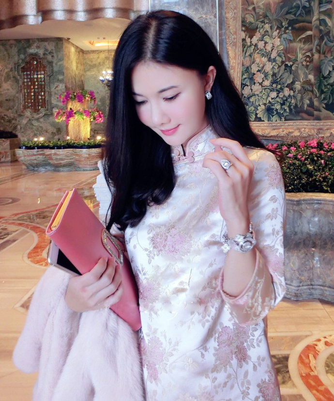 һ�M�ǳ�ٝ�ķۼt�������۴���ʾ��