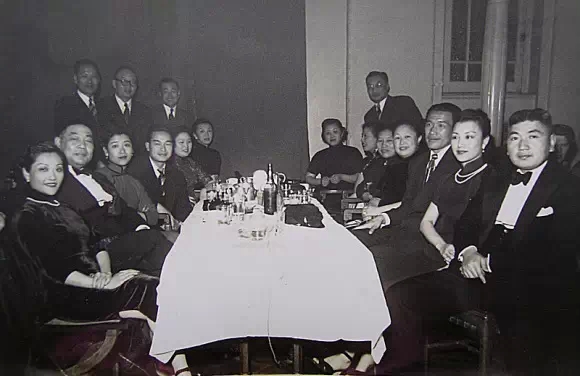 ���Ů���ǰ���������