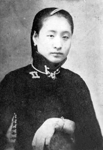 ���Ů���ǰ���������