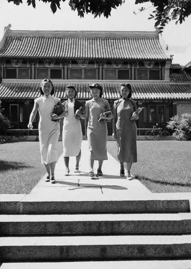 ���Ů���ǰ���������