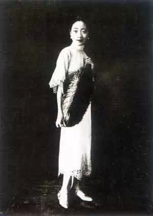 ���Ů���ǰ���������