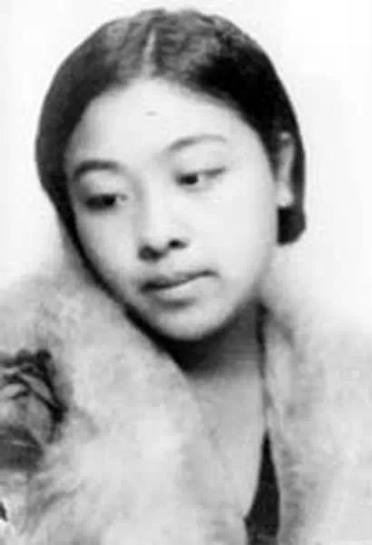 ���Ů���ǰ���������