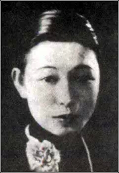 ���Ů���ǰ���������