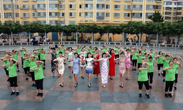 ɽ�|�L����Ů���������c��PK�V����