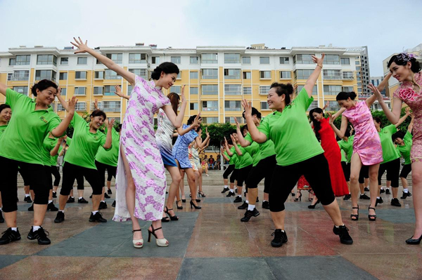 ɽ�|�L����Ů���������c��PK�V����