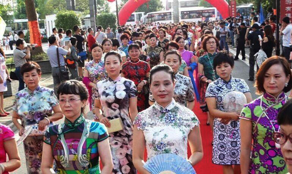 �P(y��ng)��ǧ��Ů�ӡ������㡱�I(xi��n)�Y����2500��