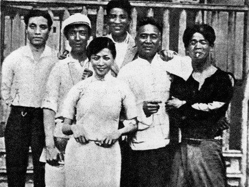 �ͻ����Ů����������yĻ�����c�������x