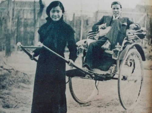 �ͻ����Ů����������yĻ�����c�������x