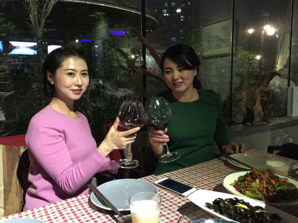 �A�ѕ����ڣ������c��Ů���A�s �������ی���ɻ�