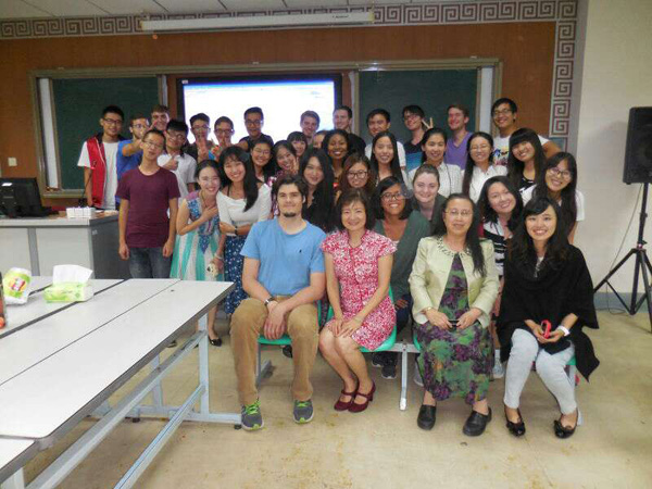 ���۱���Ĺ��£����W�ԡ����Ľ̎�����ƽ  �������۵���������