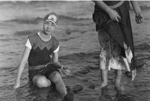 �Ї�Ů�Է����׃�wʷ���Ľ��d�����_��