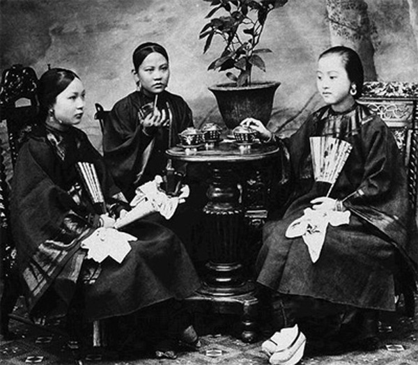 �Ї�Ů�Է����׃�wʷ���Ľ��d�����_��