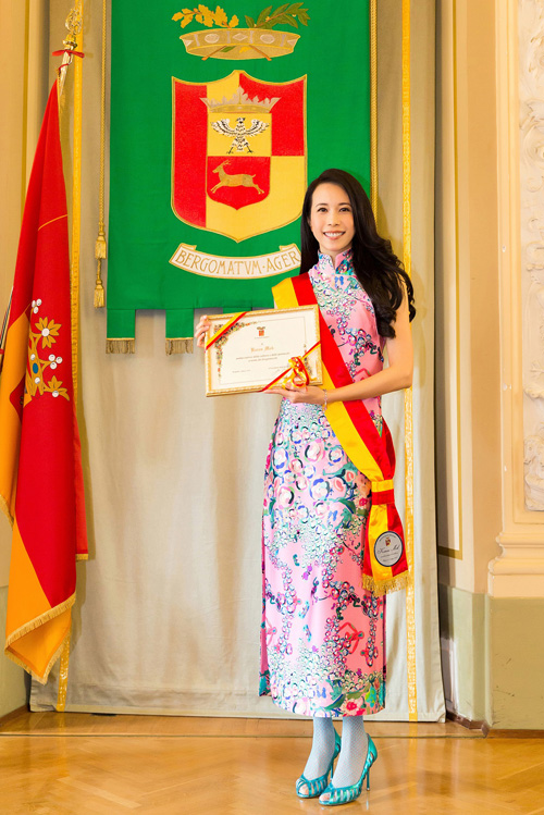 莫文蔚魅力襲卷歐洲 受封貝加莫文化大使