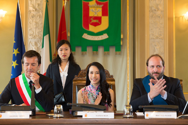 莫文蔚魅力襲卷歐洲 受封貝加莫文化大使