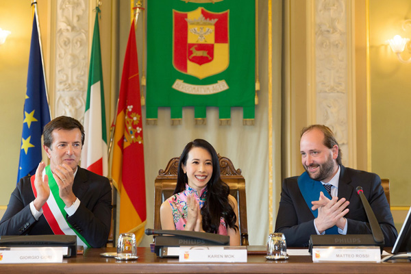 莫文蔚魅力襲卷歐洲 受封貝加莫文化大使