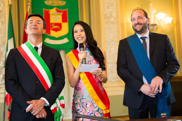 莫文蔚魅力襲卷歐洲 受封貝加莫文化大使