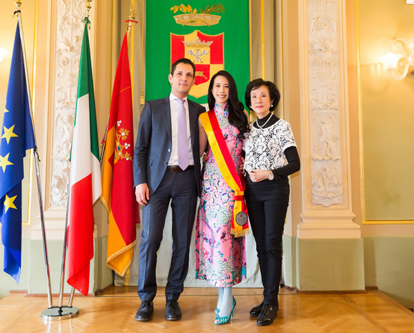 莫文蔚魅力襲卷歐洲 受封貝加莫文化大使