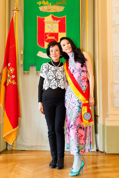 莫文蔚魅力襲卷歐洲 受封貝加莫文化大使