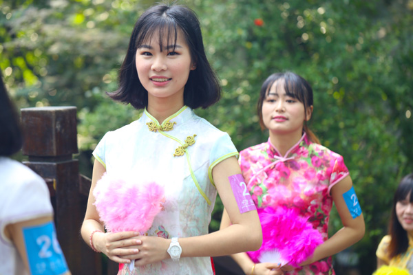 �����W�t��Ů�������杊ˮ