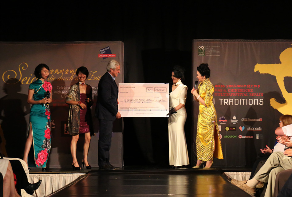 穿越時空的霓虹——中歐時裝秀10日晚在柏林阿德隆酒店舉行