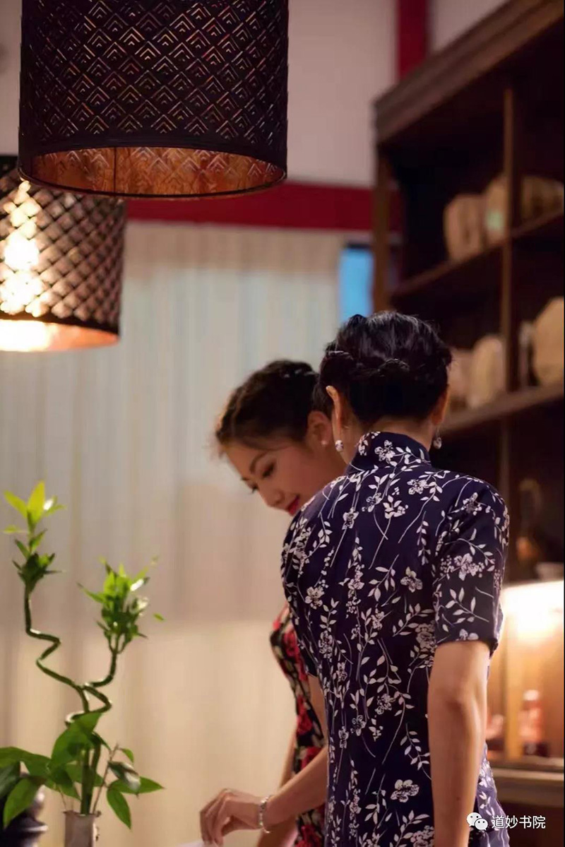 ����f���ҵ����۾W�т�