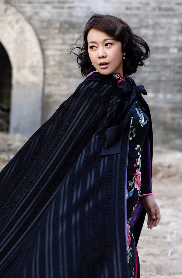 �Z��������ɫ�����ی����ع⣬�Mչ��Ů�����L�顣