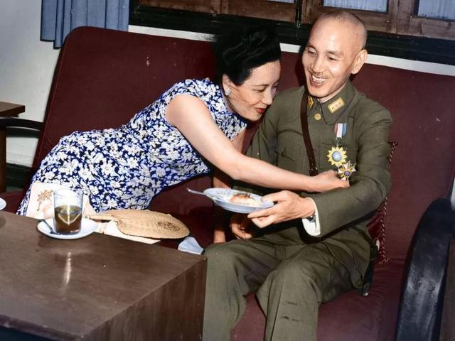 ��F��־����ˮ���飬ϲ�g�����۵�����Ů��