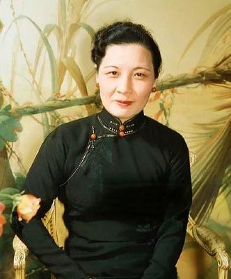 ��F��־����ˮ���飬ϲ�g�����۵�����Ů��