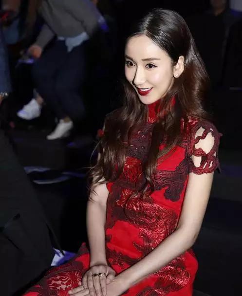 ��ˇ�t�����b �؝����� ���ˎ׷�Ů�˵���ɫ�ͳ���