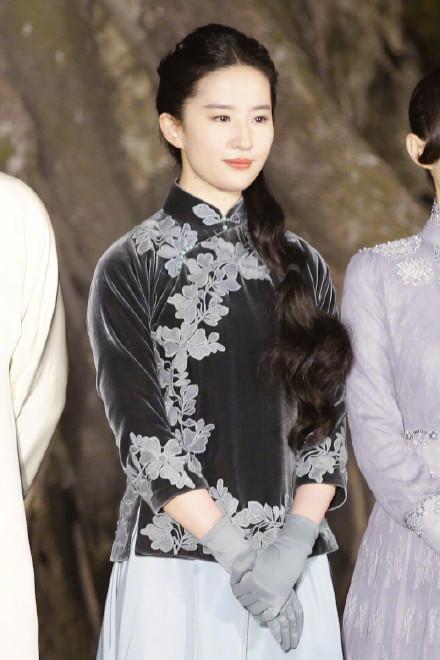 ���ϟ��S�P䛡����������һ����ɫ������Lȹ��