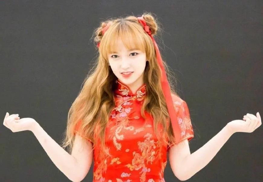 �̞t�����tɫ������һ��������һ�Ӿ���