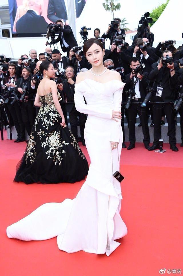 秦嵐穿旗袍裙,好身材展示得淋漓極致