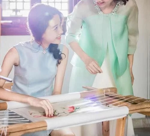 孫怡花式秀身段,挑戰(zhàn)各式旗袍美如畫!