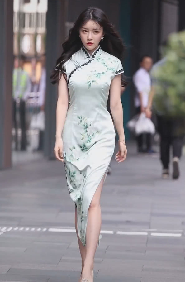 ����������а�����Ů���д����۵ĵ䷶��