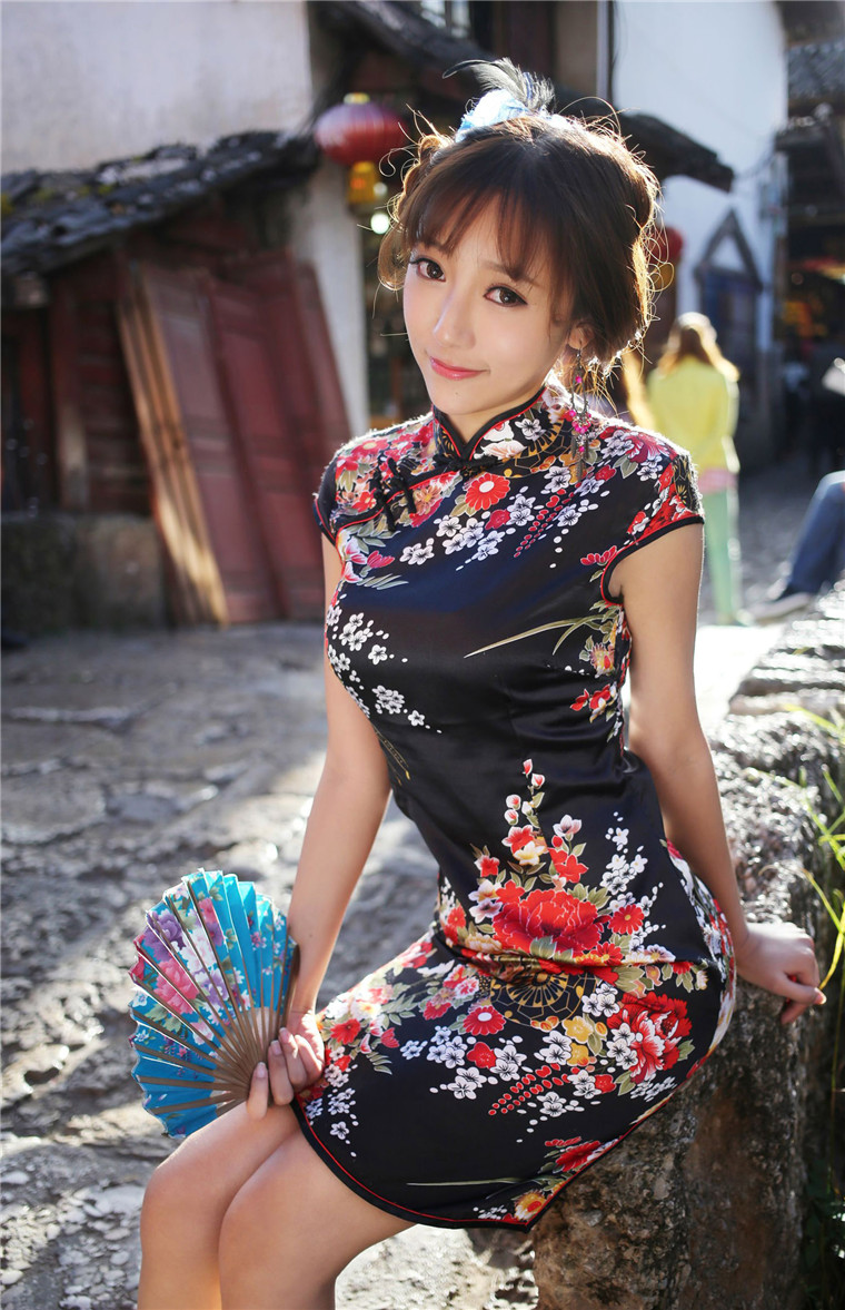 �弃�������ۣ���Ů���Ž^����������(y��u)�����(zh��n)����