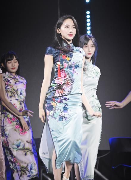 ��������b����������߳����ă���������