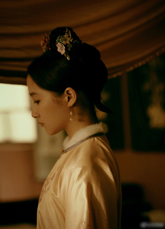 �P��ͮ��ɫ���C���۴����^,�����f�r����Ů��