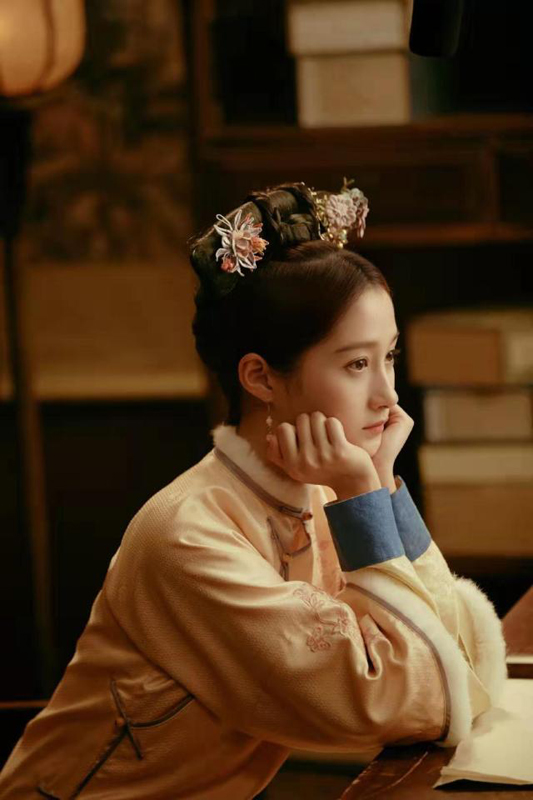 �P��ͮ��ɫ���C���۴����^,�����f�r����Ů��