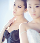 ����r�����r�д�Ƭ������������֮��