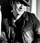 ��ɫ�������ڰ׏͹Ō��� ţ��ñ��͹�����܇