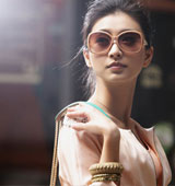 ����ƫ�ۃ�ɫ�b�� �h����ɫ���@Ů�Ի�