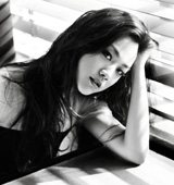 ��Ψ�ڰ�ɫ����M�@��ˇ����