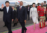 �������S����L̹ɣ�၆ �����Ŵ��b�M�@�|��Ů����(����D��)